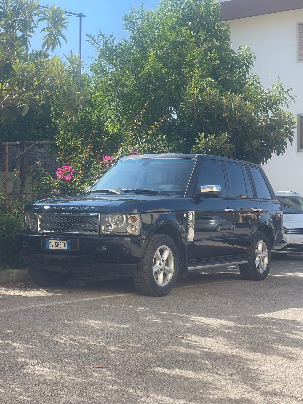 Land Rover suv